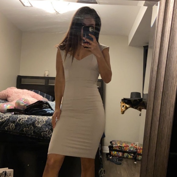 GORGEOUS CREAM DRESS SIZE SMALL - Picture 3 of 4